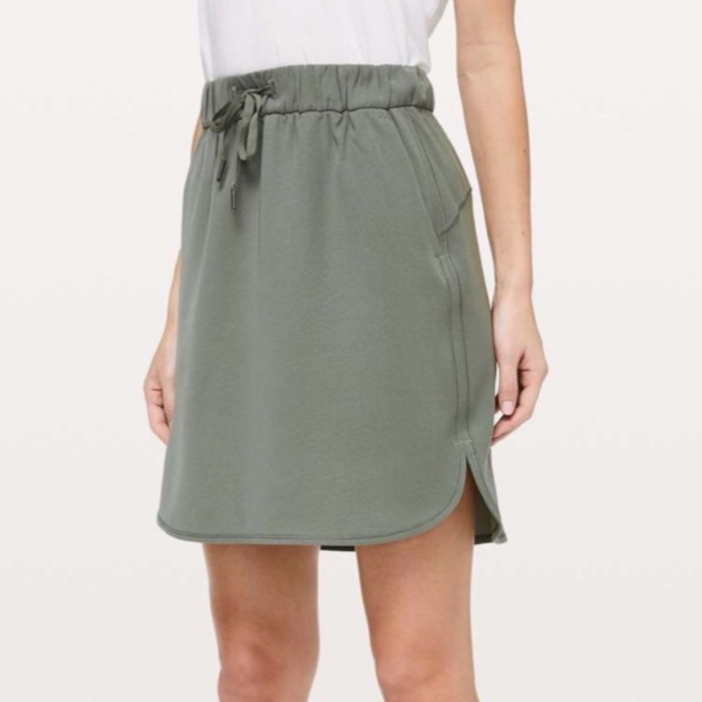 Lululemon On The Fly Sage Skirt